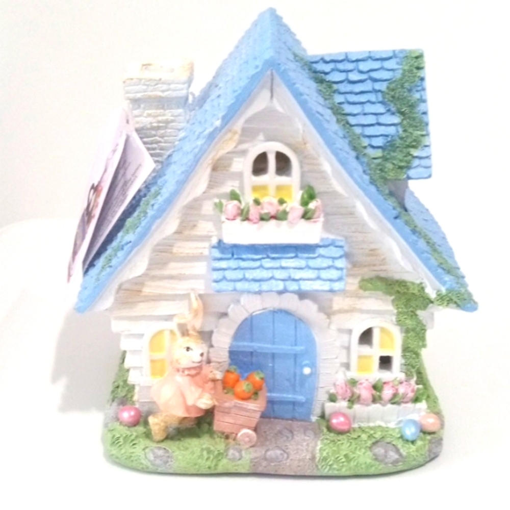 CHARMING BLUE AND WHITE COTTAGE LIGHTED FIGURINE 7" TALL HOLIDAY DECOR NWT